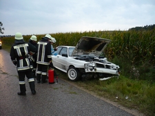 10. September 2007: Verkehrsunfall mit Pkw-Brand zwischen Kasing und Oberdolling.