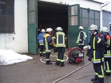 11. Januar 2011: Brand in einer Maschinenhalle in Kasing.