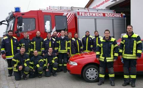 Die Führungsmannschaft der Köschinger Feuerwehr im April 2012.