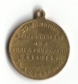 Auf der Münzen-Rückseite wurde unter anderem das Datum des Stiftungsfestes eingeprägt.