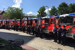 Auch bei der ''XXL-Fahrzeugweihe'' der Freiwilligen Feuerwehr Ingolstadt kam die Köschinger Wehr mit einer Abordnung zum Gratulieren.