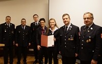 Beförderung zur Feuerwehrfrau: Julia Lindl.